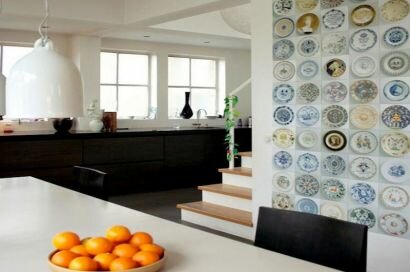 Кухонный декор Фотообои с тарелками в интерьере